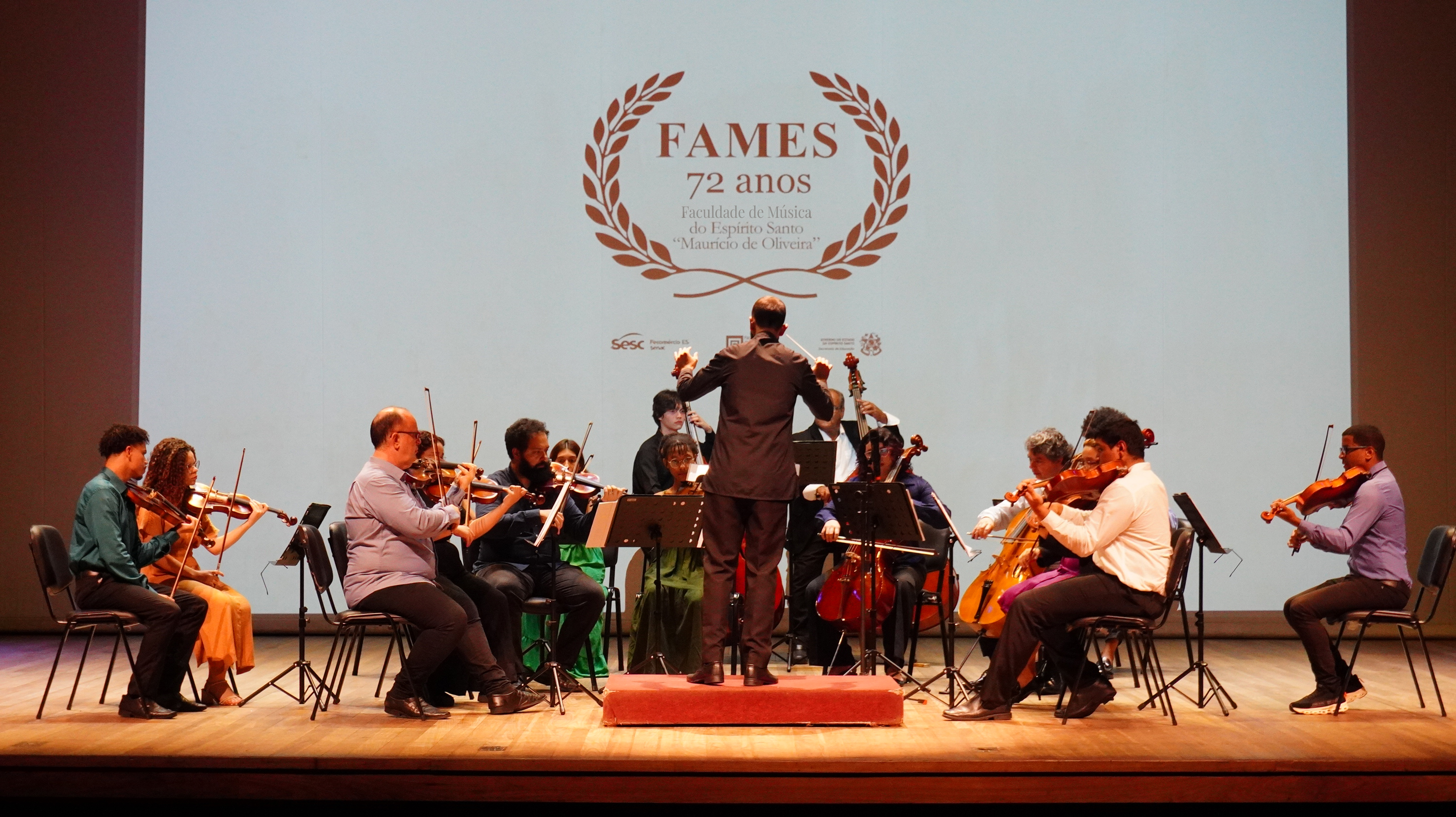 Orquestra Sinfônica  com entrada gratuita no Theatro Carlos Gomes